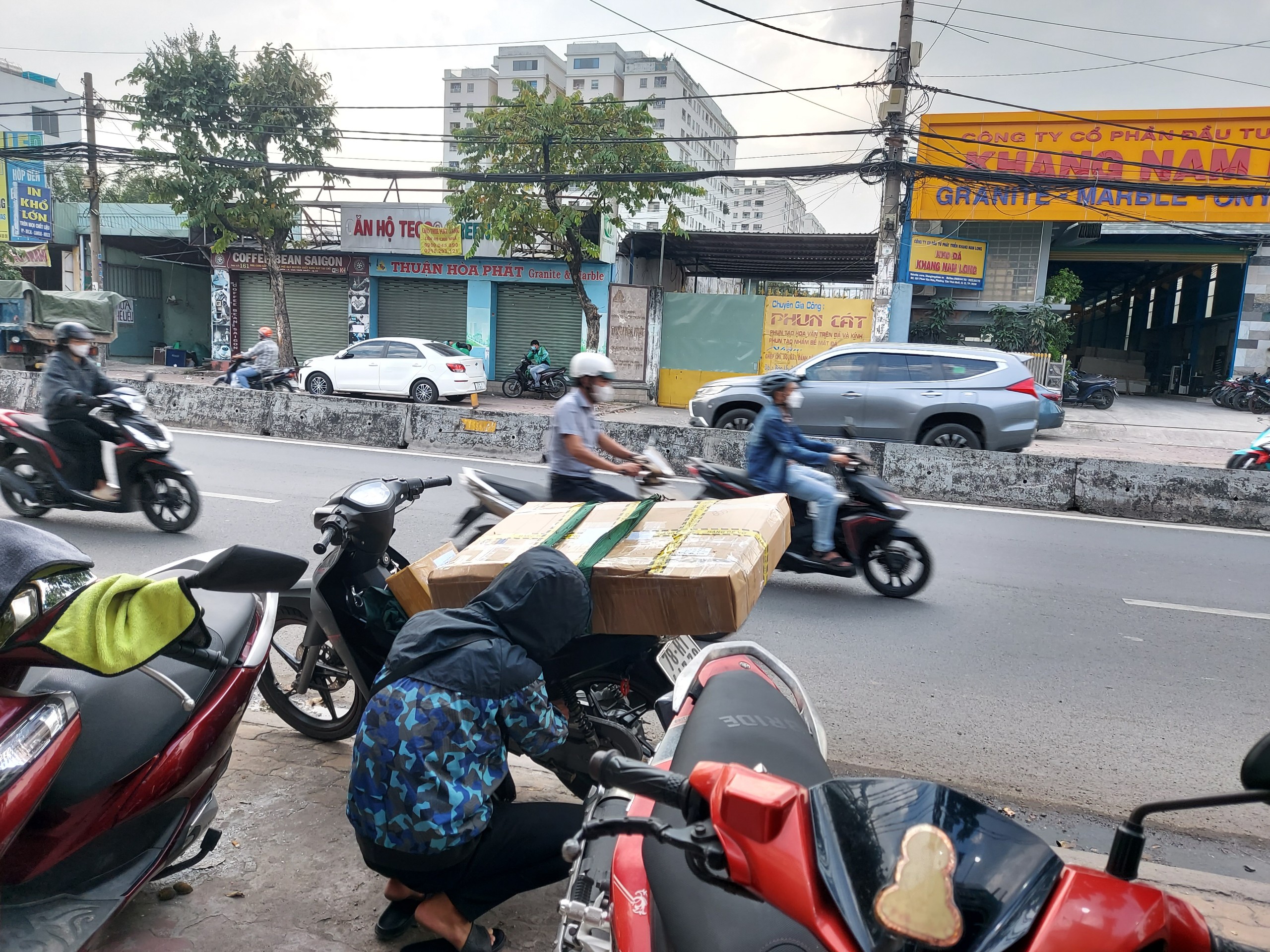 Phụ tùng chevrolet Liên Phương giao hàng nhanh chóng cho các bác Phụ tùng chevrolet Liên Phương giao hàng nhanh chóng cho các bác