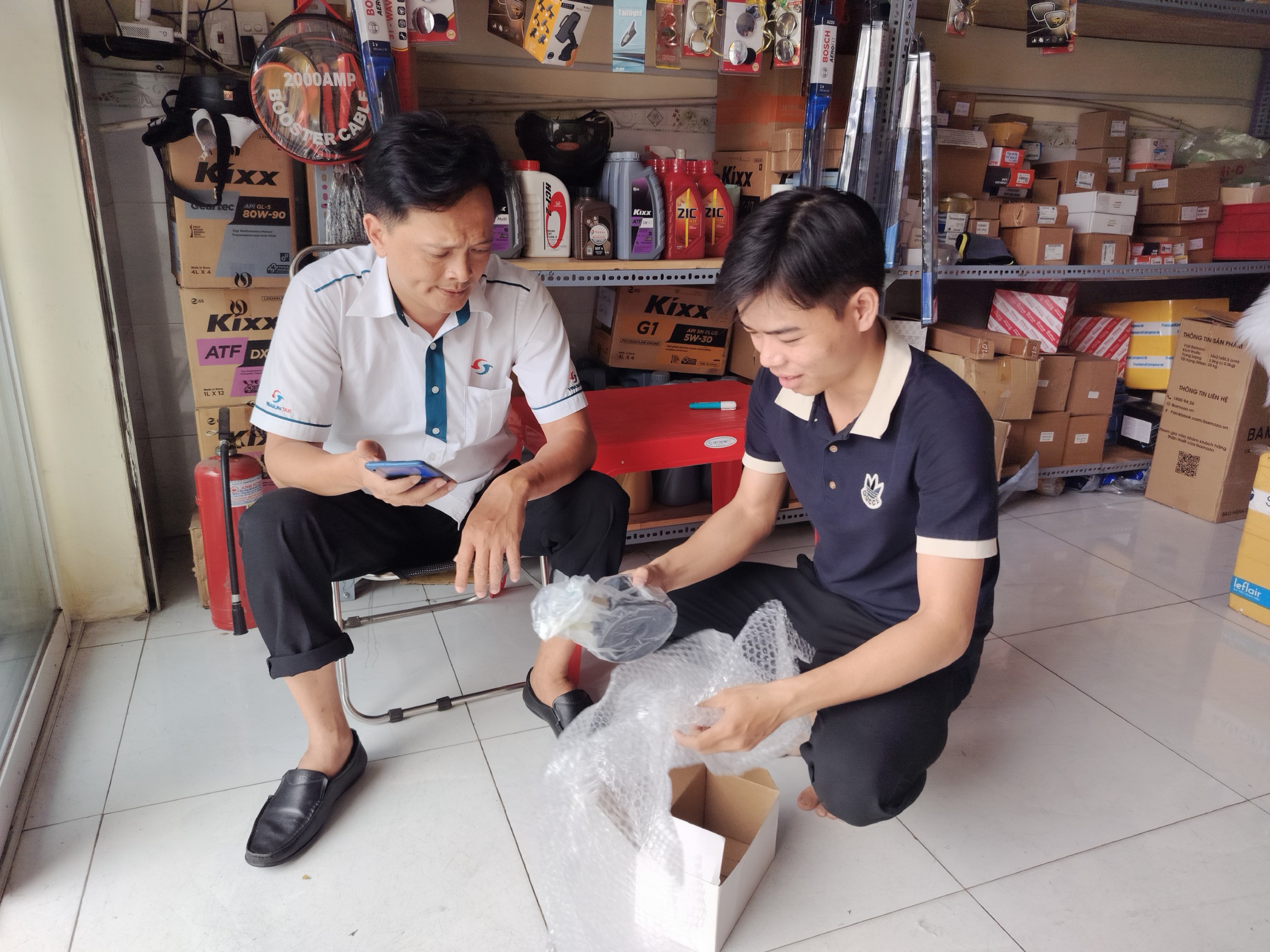 luôn phục vụ mọi thắc mắc khách hàng khi đến cửa hàng luôn phục vụ mọi thắc mắc khách hàng khi đến cửa hàng