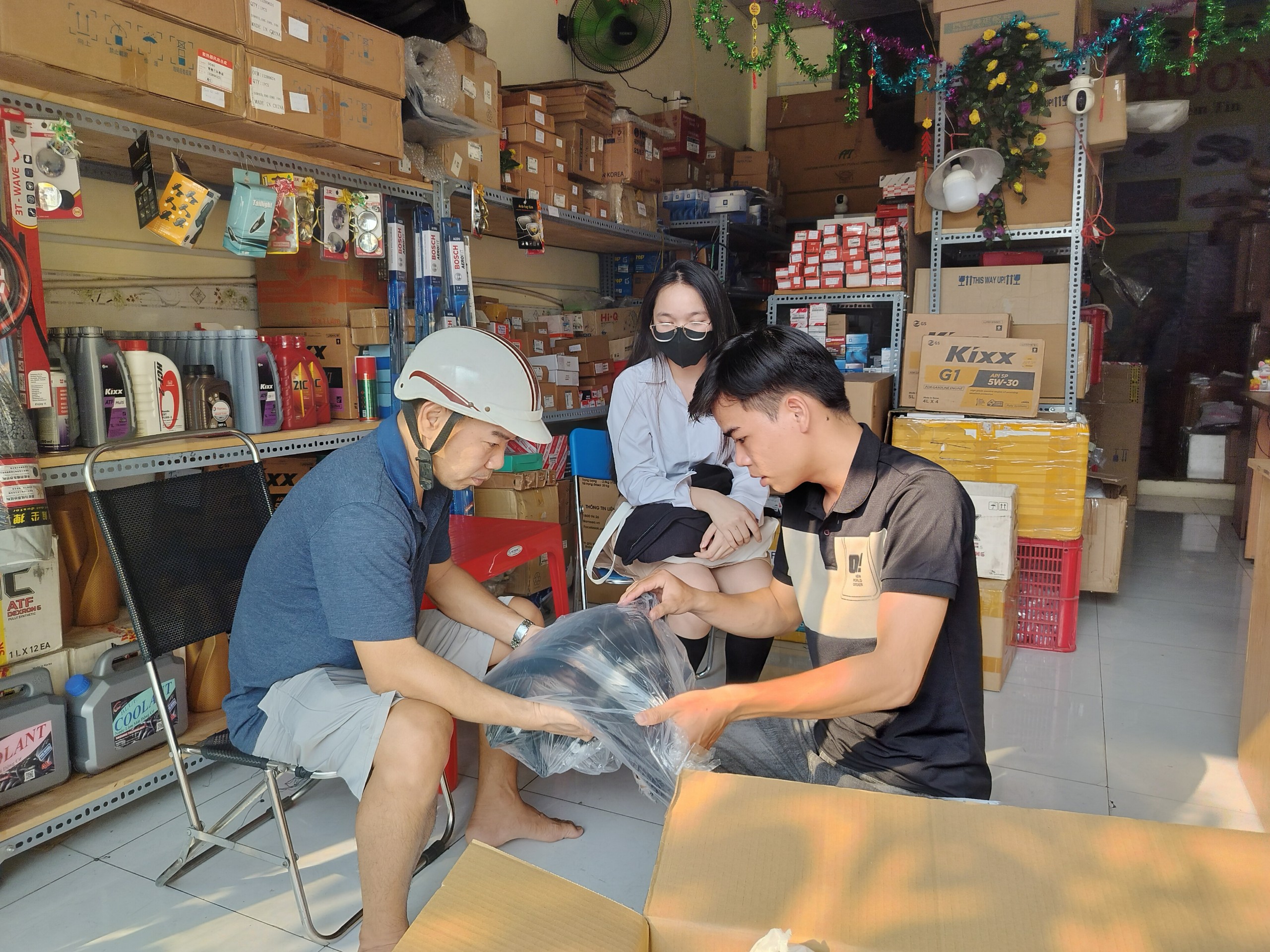 xem hàng chất lượng với phụ tùng chevrolet Liên Phương xem hàng chất lượng với phụ tùng chevrolet Liên Phương