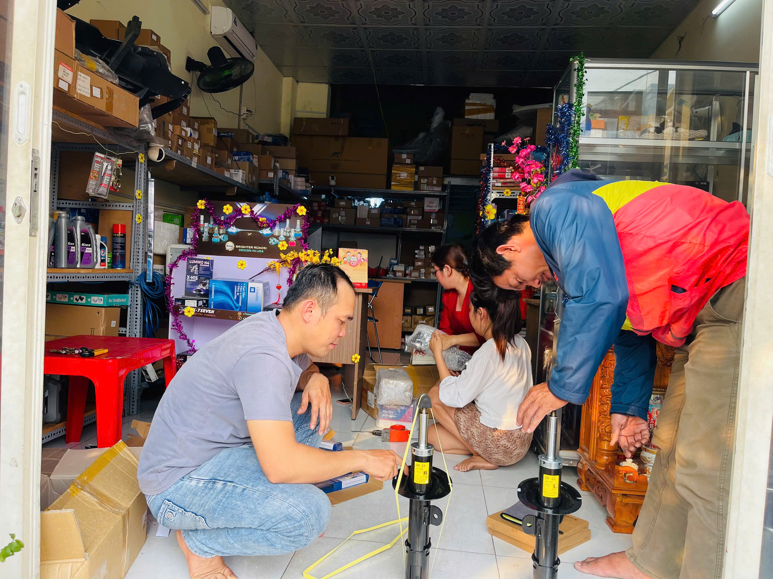 Nên chọn các đại lý, cửa hàng phụ tùng Chevrolet chính hãng hoặc các địa chỉ uy tín Nên chọn các đại lý, cửa hàng phụ tùng Chevrolet chính hãng hoặc các địa chỉ uy tín