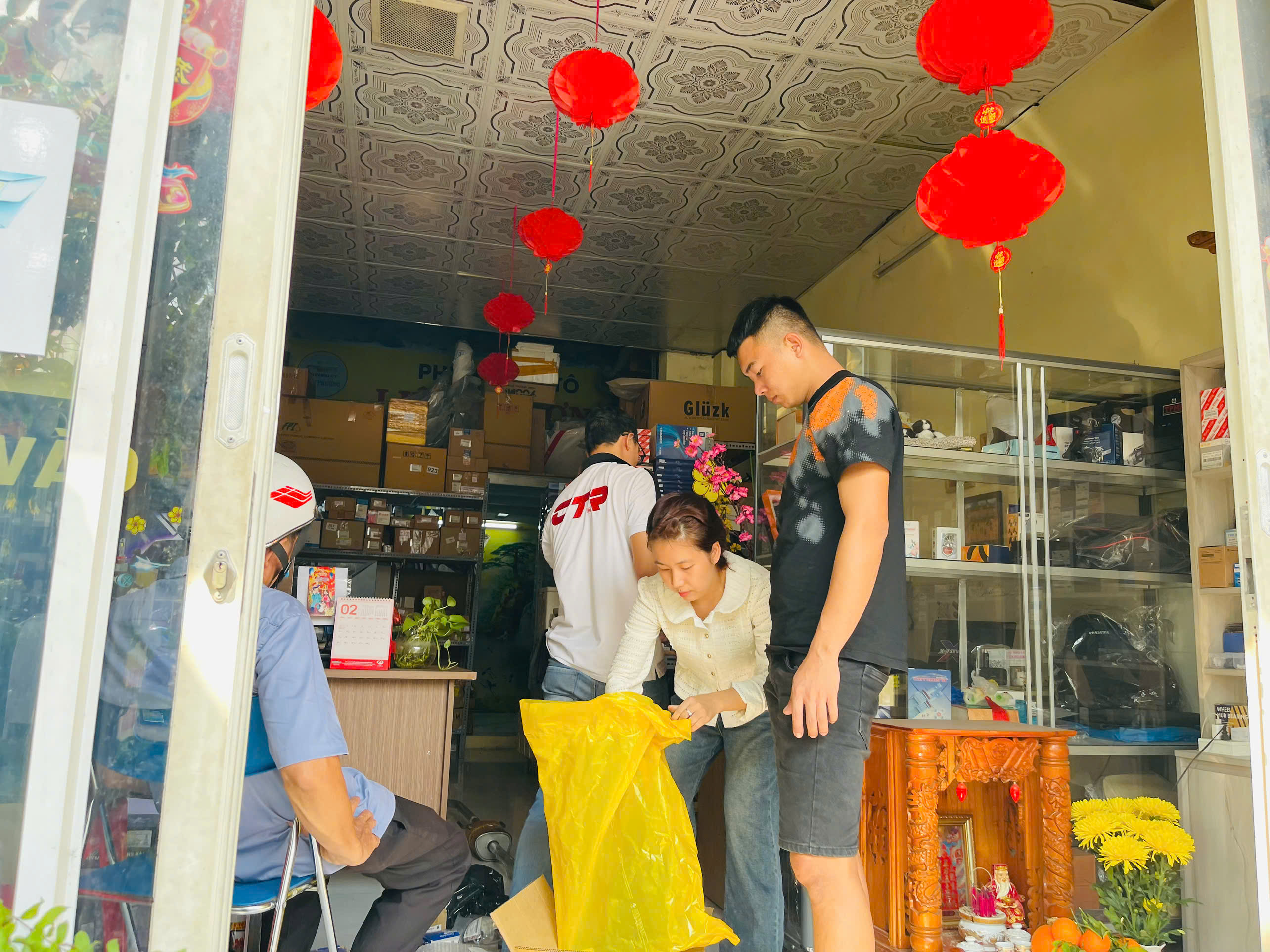 hãy liên hệ ngay Liên Phương nếu các bác có nhu cầu mua phụ tùng chevrolet hãy liên hệ ngay Liên Phương nếu các bác có nhu cầu mua phụ tùng chevrolet