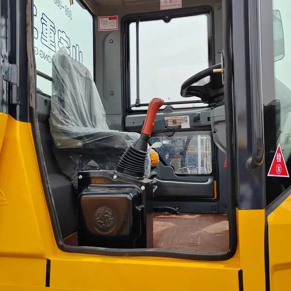 Máy Xúc Lật Đổ Cao 4.5 Mét Công Suất 58KW