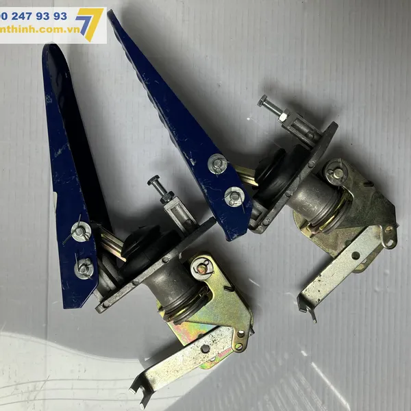 Bàn Đạp Ga Xúc Lật Nhỏ