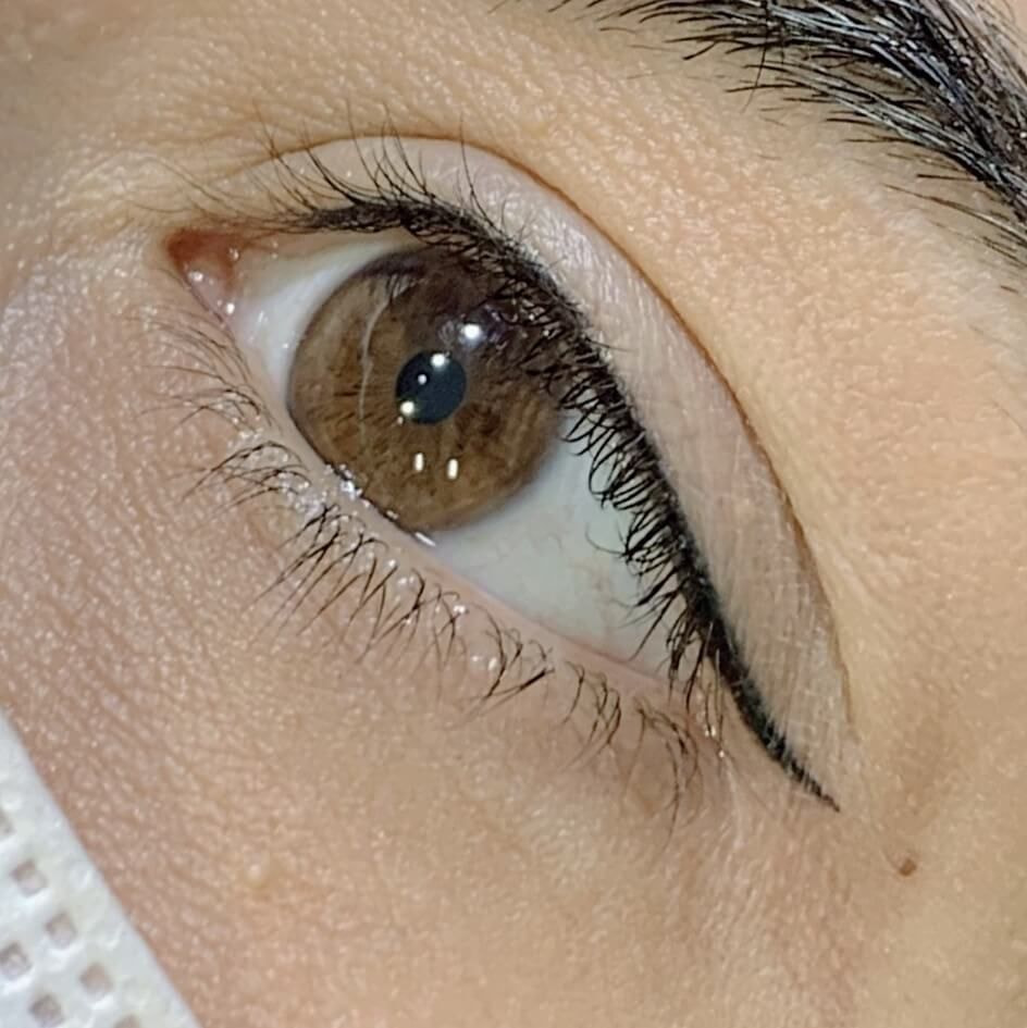 Xăm mí mắt mang lại đôi mắt có hồn, sâu hơn, đen hơn và tiết kiệm thời gian trang điểm.