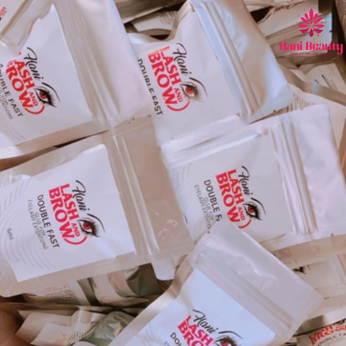 Double Fast có chất keo lỏng, ít cay