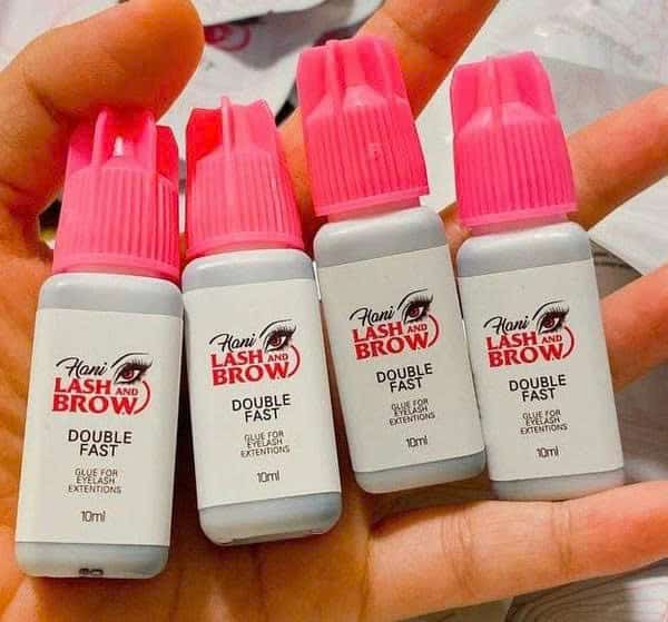 Keo Double Fast – khô nhanh 0.5–1s, giữ mi 6–8 tuần, phù hợp cho thợ nối mi chuyên nghiệp.