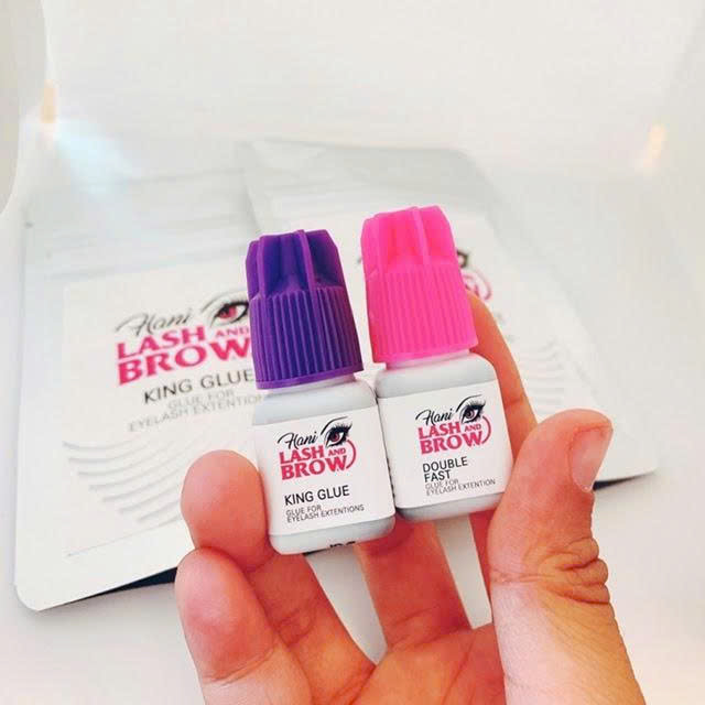 Keo nối mi siêu nhanh giúp thợ nối mi thao tác nhanh, hạn chế lem bết, mang lại bộ mi đẹp tự nhiên.