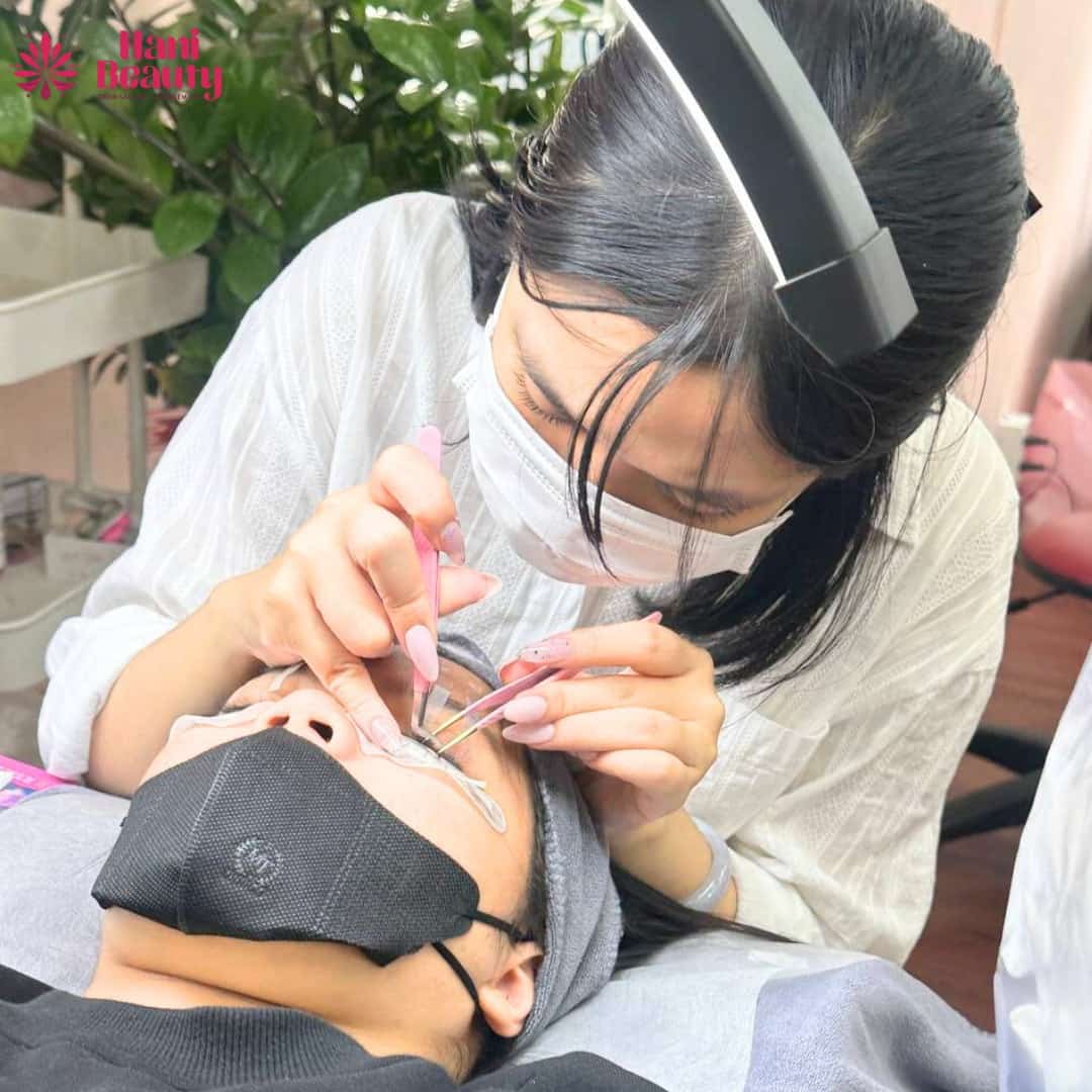 Ảnh mắt sau 2 tuần nối vẫn giữ dáng mi đẹp