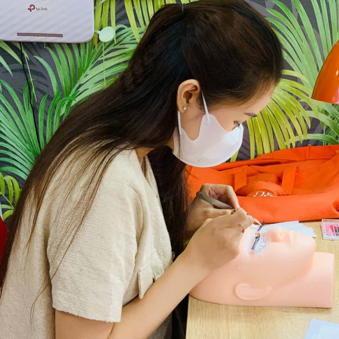 Mi khay phù hợp cho cả học viên mới và thợ nối mi chuyên nghiệp.