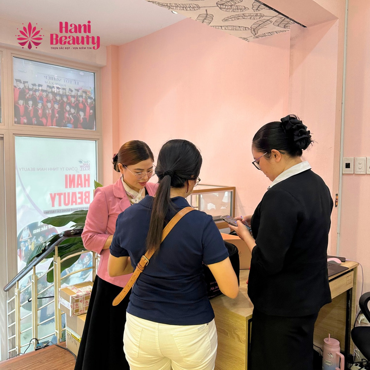 Mua Dụng Cụ Nối Mi Ở Đâu Tốt? Top 5 Địa Chỉ Uy Tín Tại TP.HCM