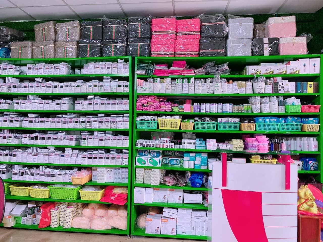 Mua Dụng Cụ Nối Mi Ở Đâu Tốt? Top 5 Địa Chỉ Uy Tín Tại TP.HCM