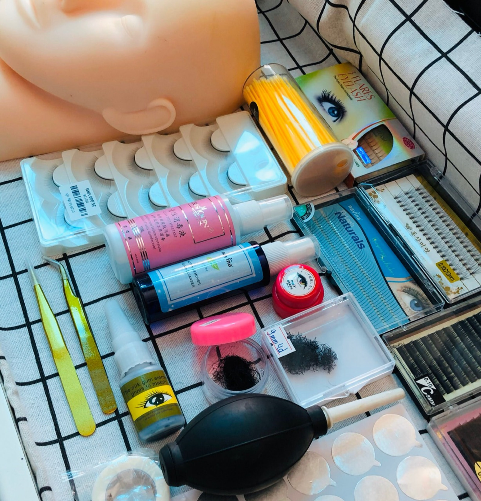 Mua Dụng Cụ Nối Mi Ở Đâu Tốt? Top 5 Địa Chỉ Uy Tín Tại TP.HCM