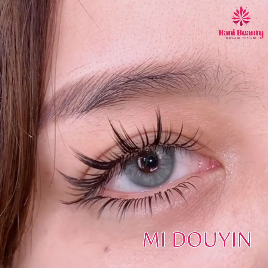 Mi douyin là mẫu nối mi hot mùa hè, lấy cảm hứng từ phong cách làm đẹp Trung Quốc.