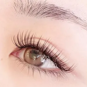Kỹ Thuật Nối Mi Volume: Tạo Dáng Đôi Mắt Lung Linh, Cuốn Hút