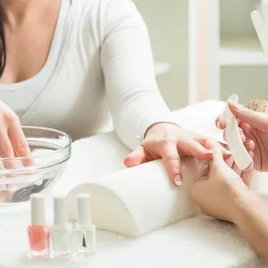 Nên Học Nối Mi Hay Nail? So Sánh Chi Tiết Để Chọn Đúng Nghề
