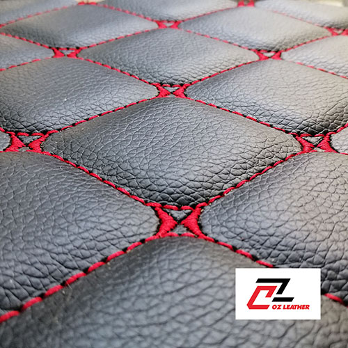 Cận cảnh bề mặt lót sàn 5D Da PVC hình thoi sần đen chỉ đỏ - B11 Cận cảnh bề mặt lót sàn 5D Da PVC hình thoi sần đen chỉ đỏ - B11