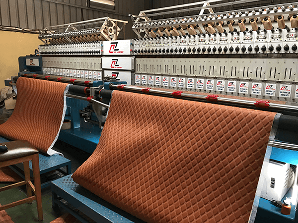 Các bác tài thường chuộng các loại vải da có màu sắc đẹp, họa tiết phong phú.  Các bác tài thường chuộng các loại vải da có màu sắc đẹp, họa tiết phong phú.