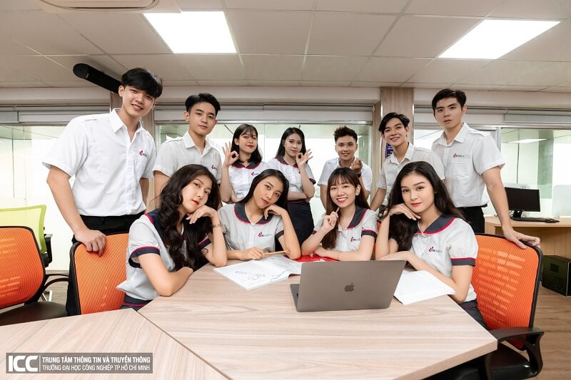 Sinh viên trường IUH diện đồng phục đẹp - Hình 6