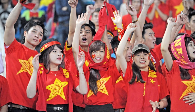 Áo cờ Việt Nam còn là một sản phẩm đồng phục đơn giản của người Việ