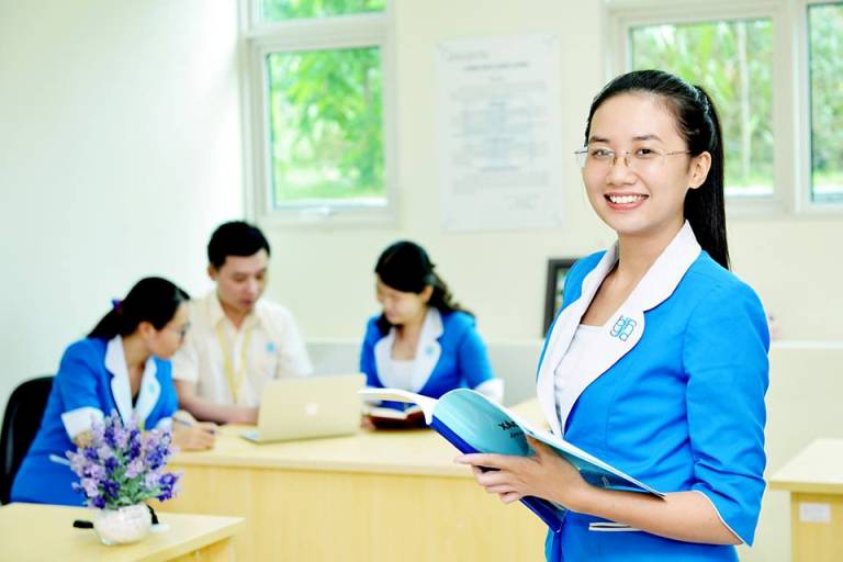 Mẫu đồng phục nhân viên nữ tại Bệnh viện Đại Học Y Dược