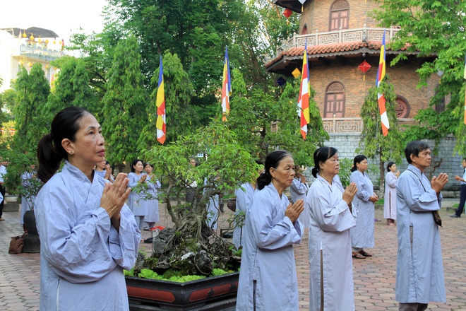 Màu lam cũng là một gam màu thể hiện sự thanh tao