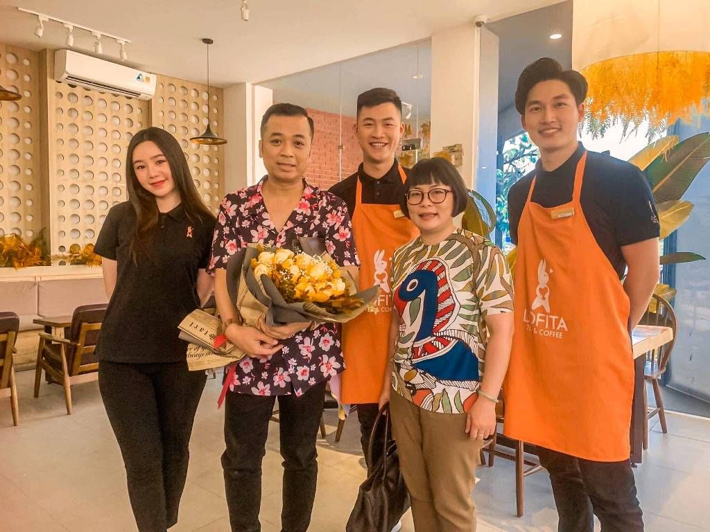Mẫu tạp dề nhân viên tại Lofita Tea & Coffee - Hình 2