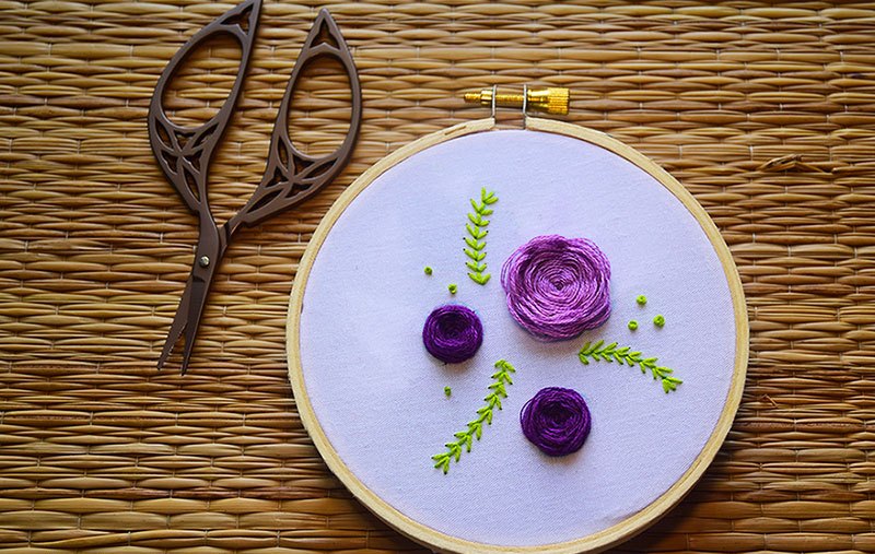 Mẫu thêu hoa hồng đơn giản bằng mũi Woven Spider Wheel