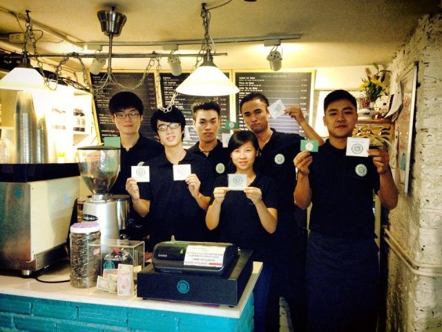 Áo đồng phục quán cà phê - mẫu cổ bẻ vải cá sấu