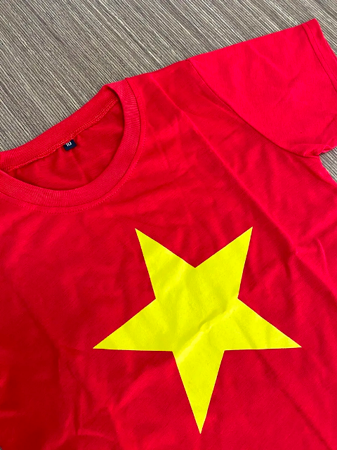 Hình ảnh thực tế sản phẩm áo cờ - Hình 3