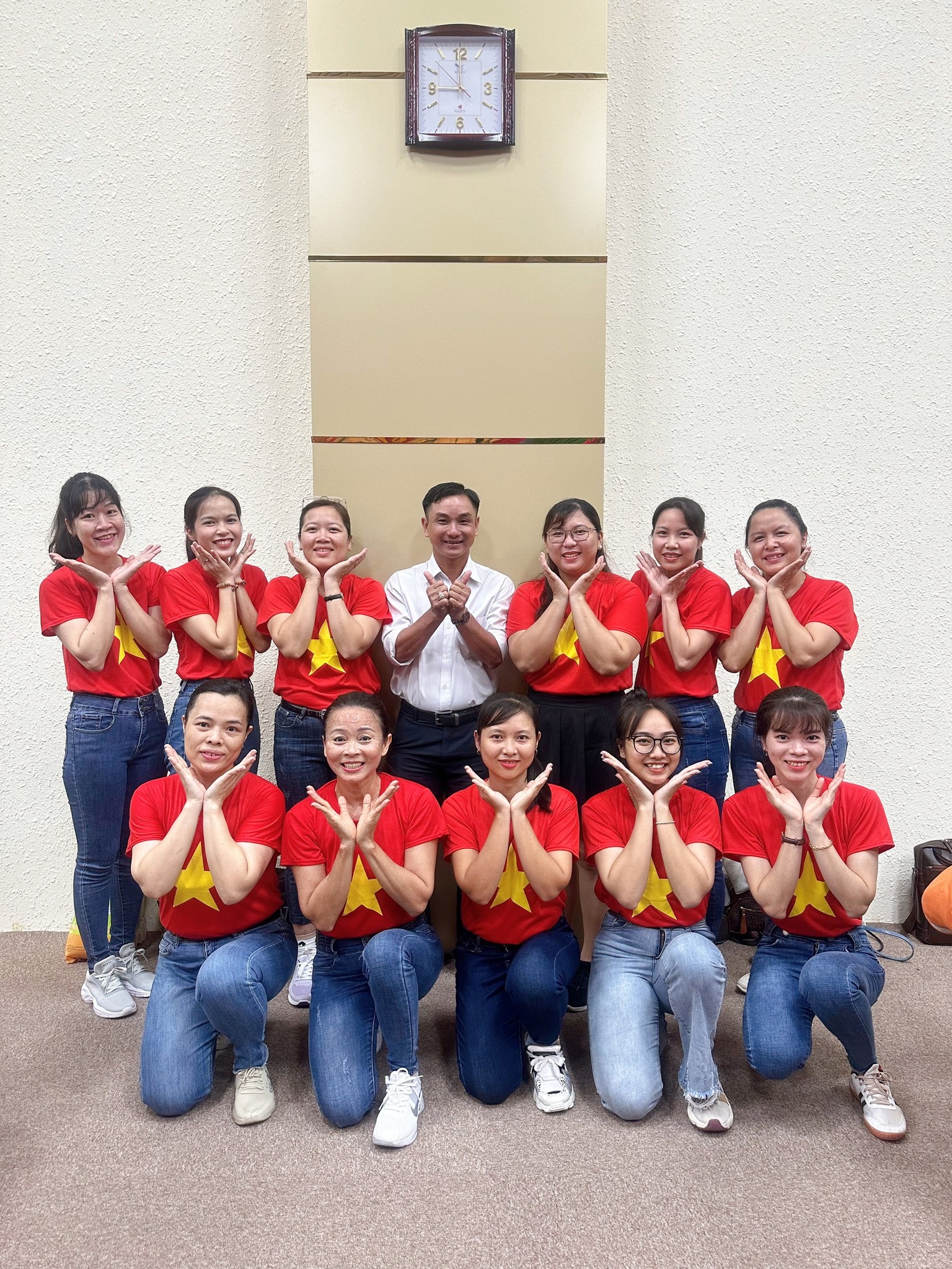 áo cờ đỏ sao vàng Công Ty Dược Phẩm Tipharco - Hình 1