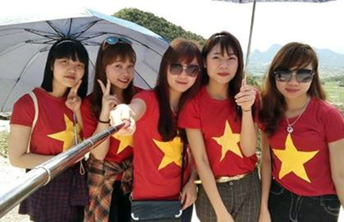 Mẫu mã áo thun lá cờ nữ hiện nay vô cùng đa dạng