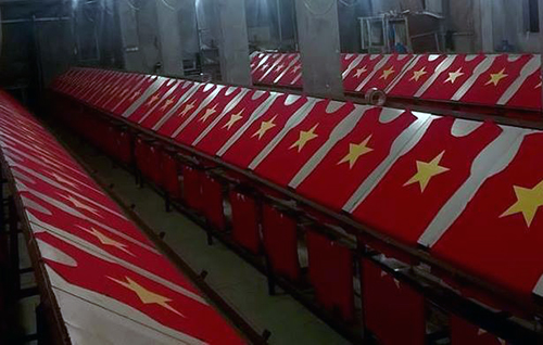 In lụa áo cờ Việt Nam số lượng lớn