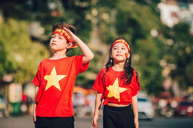 Chuẩn bị mua áo cờ Việt Nam cho trẻ em 2024, các bậc phụ huynh cần tìm kiếm các sản phẩm chất lượng, an toàn và phù hợp với ngân sách của gia đình. Hãy lưu ý kích cỡ, chất liệu vải và giá cả để đưa ra quyết định tốt nhất. Đến với các cửa hàng uy tín, quý khách sẽ được tư vấn và hỗ trợ nhiệt tình để mua được sản phẩm ưng ý nhất.