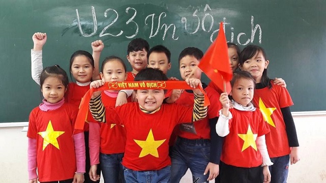 Mua áo cờ Việt Nam là cách tỏ lòng yêu nước và tôn vinh lá cờ đỏ sao vàng. Năm 2024 này, chúng ta có thể dễ dàng mua được những bộ áo cờ Việt Nam đẹp mắt, chất lượng và mang tính cách mạng. Chúng ta cùng nhau góp phần thắt chặt tình đoàn kết và quyết tâm xây dựng đất nước ngày càng giàu mạnh.