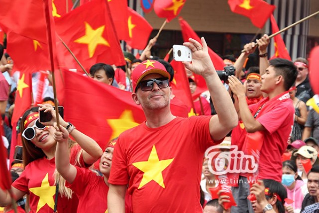 Mua áo cờ đỏ sao vàng tại Đà Nẵng