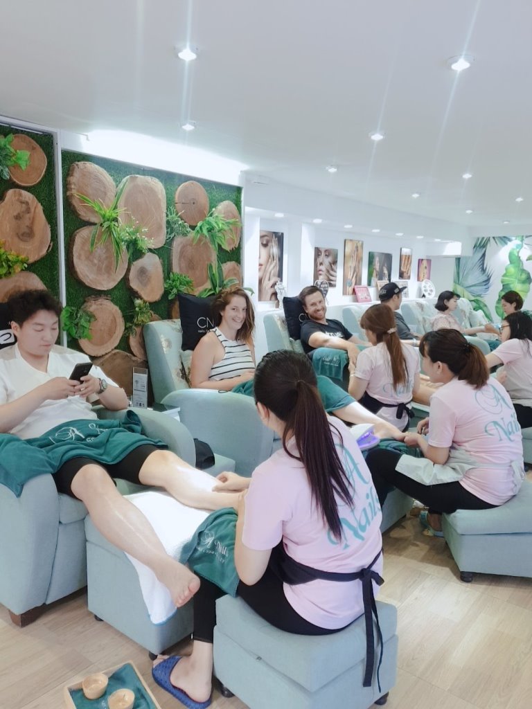 Mẫu đồng phục nhân viên tại A Nails Luxury Boutique - Hình 1