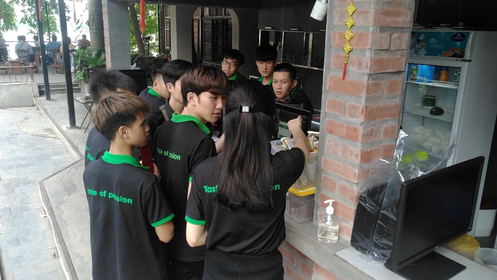 Đồng phục nhân viên tại Aha Cafe - Hình 2