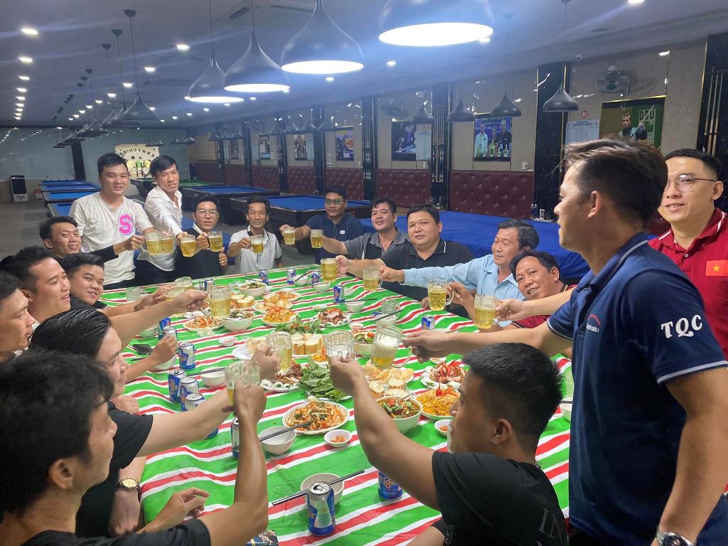 Mẫu đồng phục nhân viên Hệ thống Billiard Trần Quyết Chiến - Hình 2