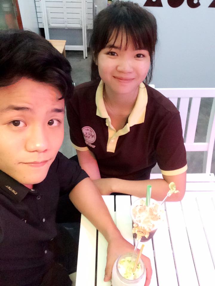 Mẫu đồng phục nhân viên phục vụ tại quán Chè & Miu-ti Ngọc Anh