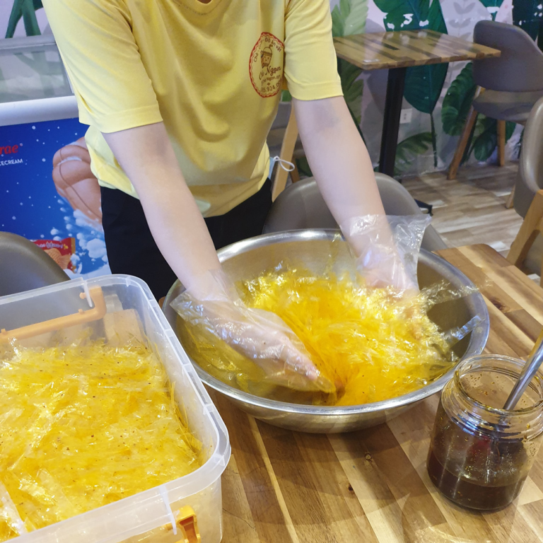 Nhân viên tại quán Chè Ngon, Bình Định