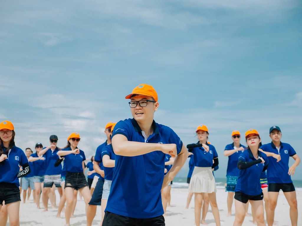 Mẫu đồng phục nhân viên công ty CareerBuilder Vietnam - Hình 1