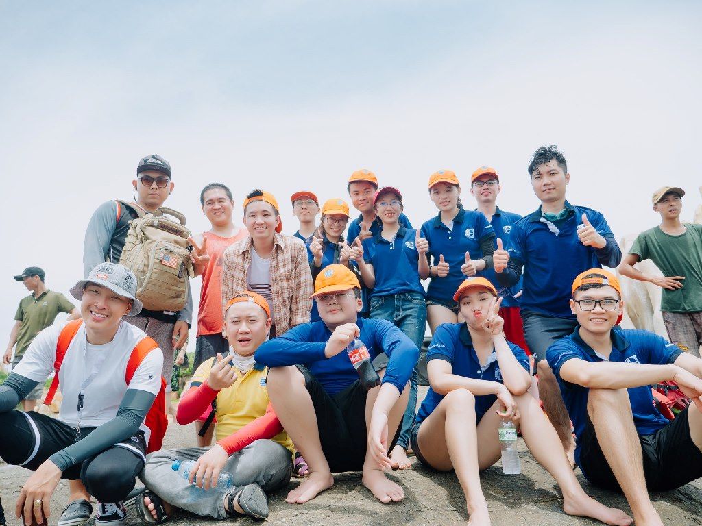 Mẫu đồng phục nhân viên công ty CareerBuilder Vietnam - Hình 2