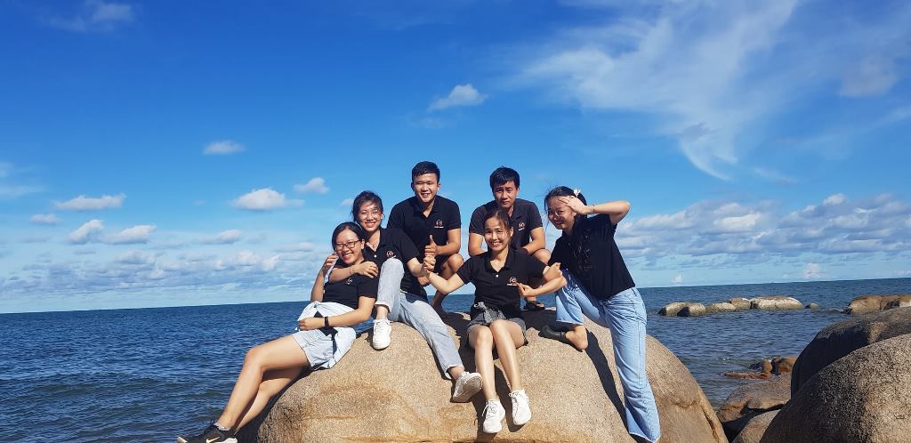 Mẫu đồng phục nhân viên công ty Công Nghiệp Hùng Quân - Hình 1