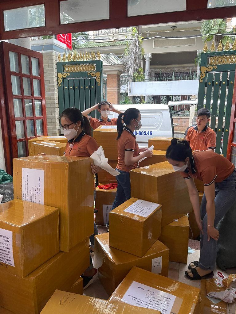 Mẫu đồng phục nhân viên công ty CYL Express & Logistics - Hình 2