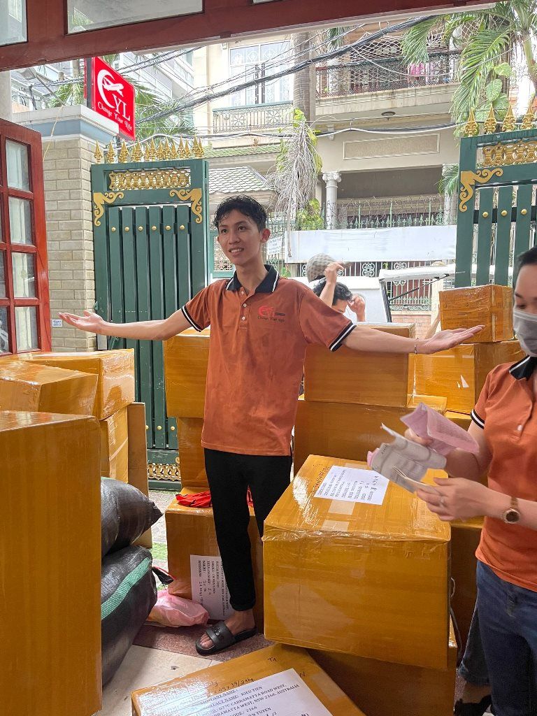 Mẫu đồng phục nhân viên công ty CYL Express & Logistics - Hình 3