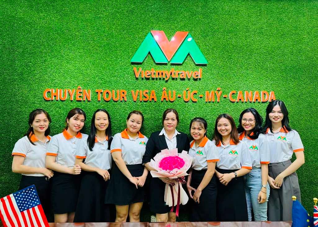 Mẫu đồng phục nhân viên tại công ty Du lịch Việt Mỹ - Hình 1