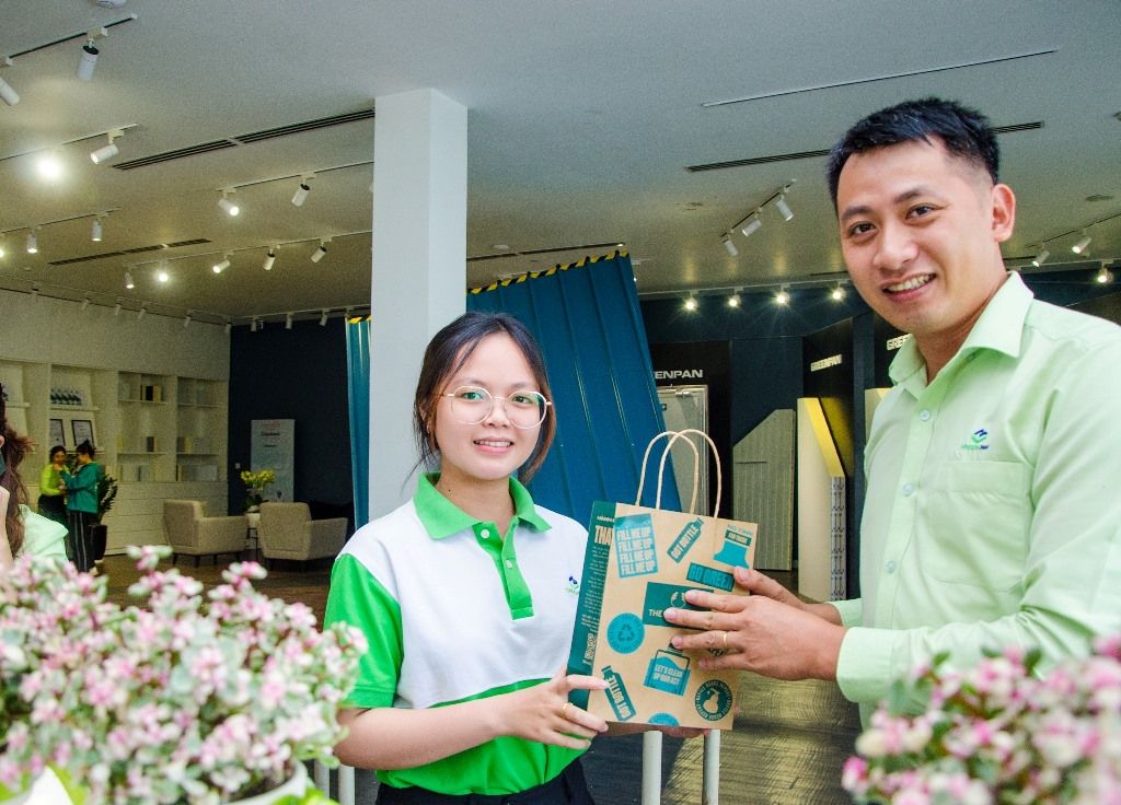 Mẫu đồng phục nhân viên tại công ty GreenPan Việt Nam - Hình 2