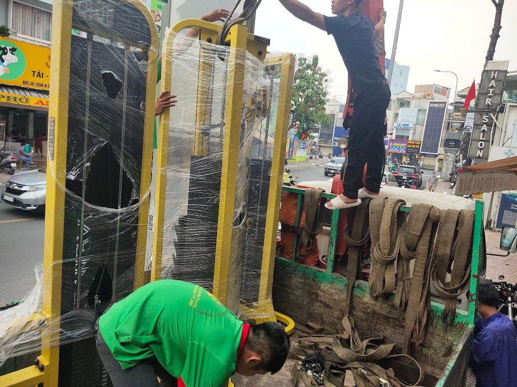 Mẫu đồng phục nhân viên công ty Vận tải Tiến Cường 24h - Hình 2