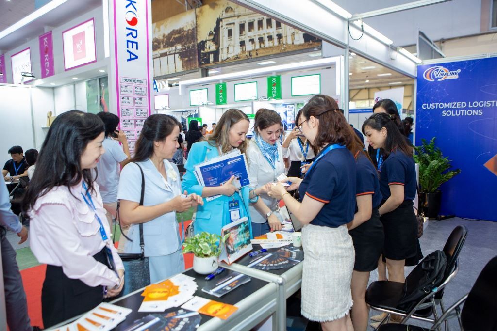 Mẫu đồng phục nhân viên công ty Logistics Vinalink - Hình 1