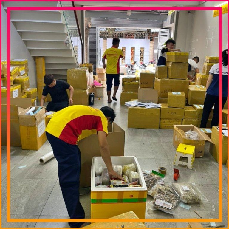 Mẫu đồng phục nhân viên công ty Vận chuyển quốc tế Dragon Express - Hình 1